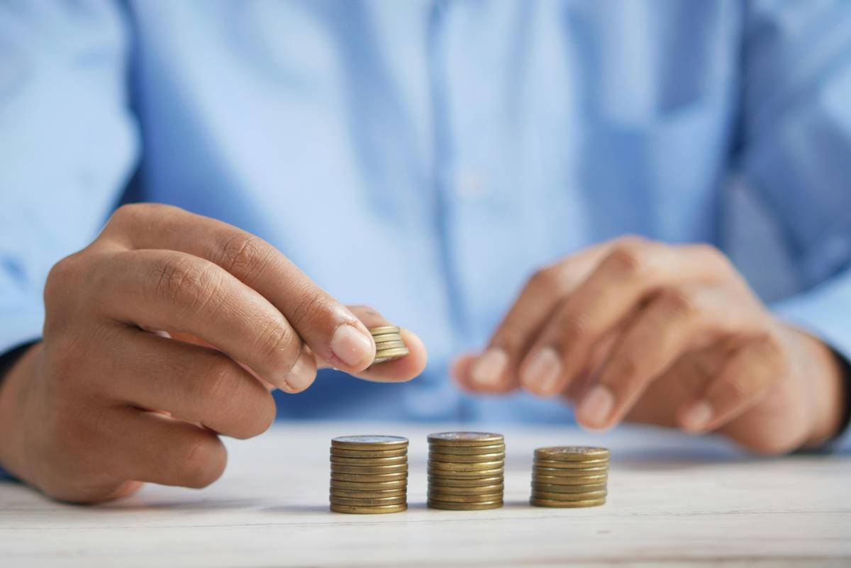 How to Improve Spending Habits: A No-BS Guide to Conscious Cash Flow